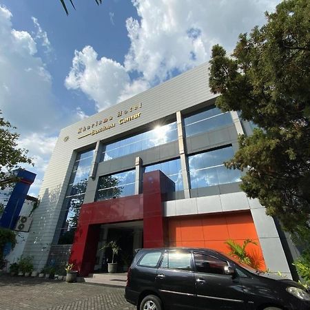 Kharisma Hotel Madiun Exterior foto