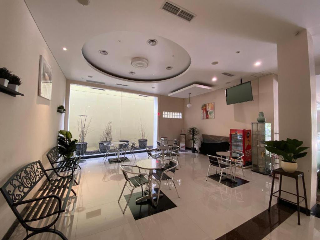 Kharisma Hotel Madiun Exterior foto