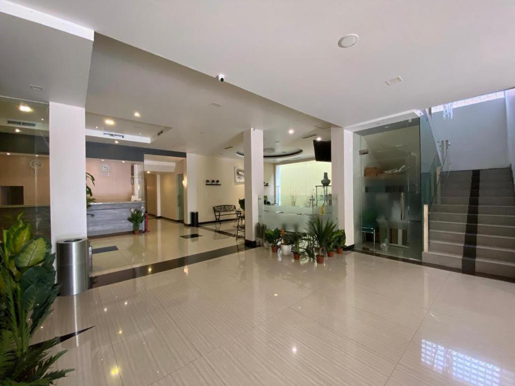 Kharisma Hotel Madiun Exterior foto