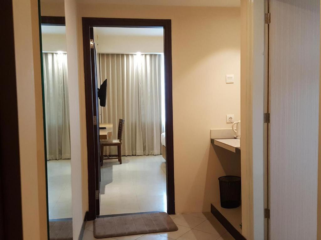Kharisma Hotel Madiun Exterior foto