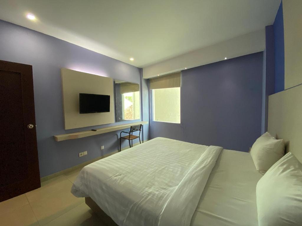 Kharisma Hotel Madiun Exterior foto