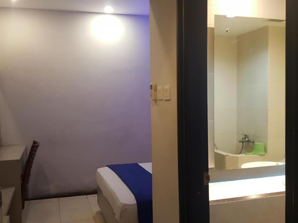 Kharisma Hotel Madiun Exterior foto