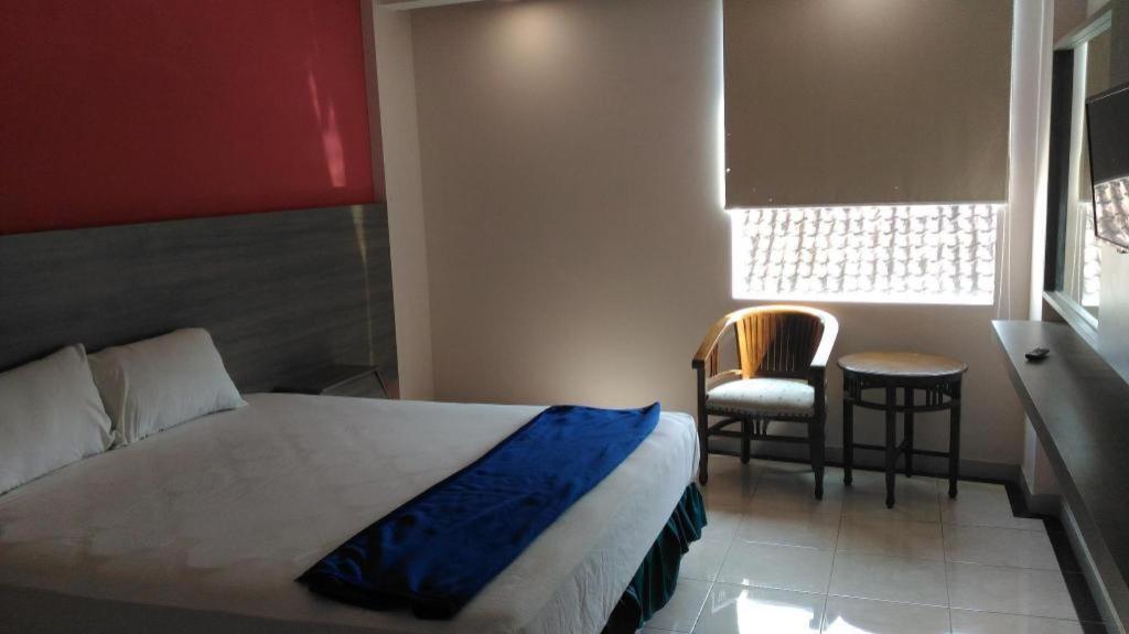 Kharisma Hotel Madiun Exterior foto