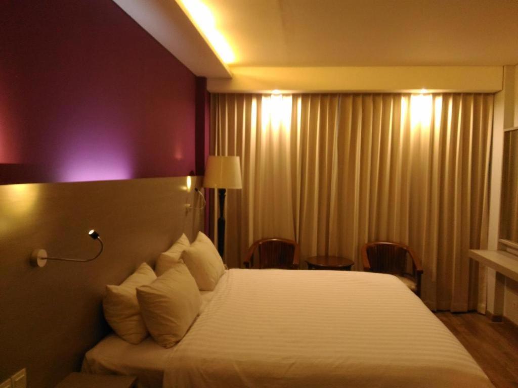 Kharisma Hotel Madiun Exterior foto
