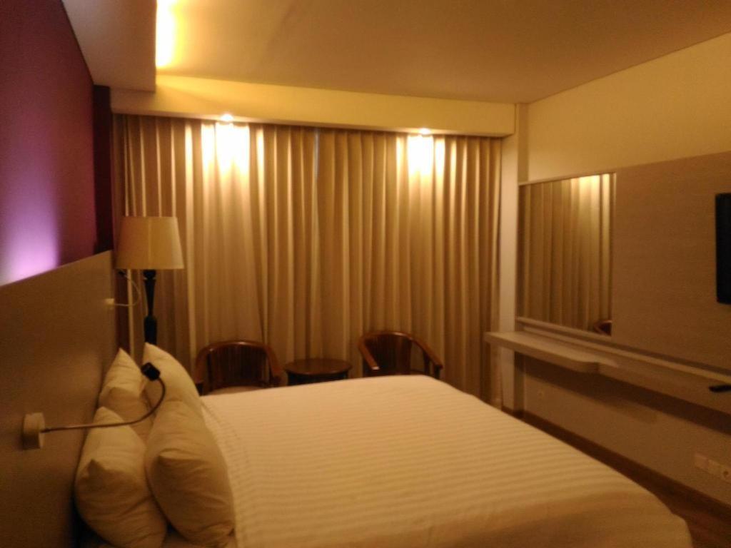 Kharisma Hotel Madiun Exterior foto