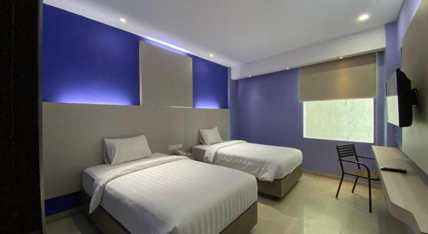 Kharisma Hotel Madiun Exterior foto