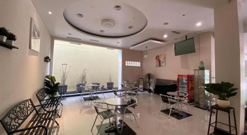 Kharisma Hotel Madiun Exterior foto