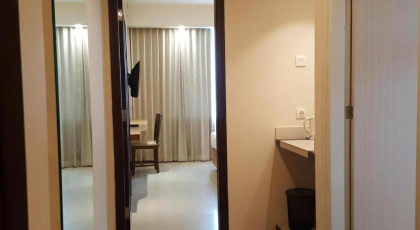 Kharisma Hotel Madiun Exterior foto