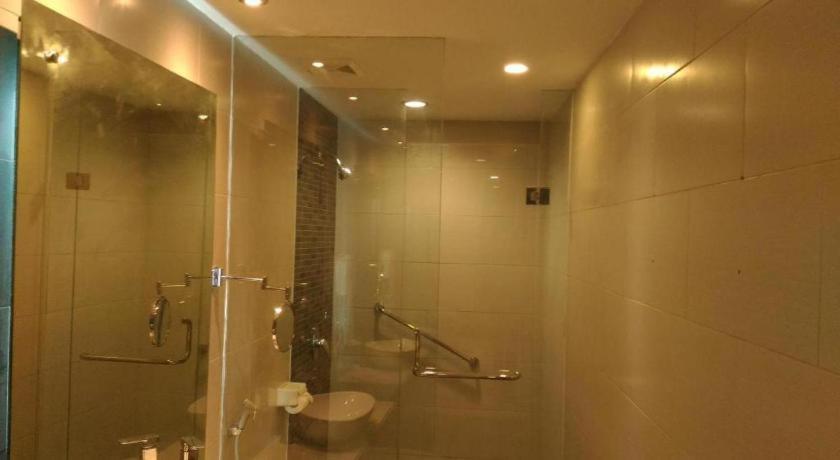Kharisma Hotel Madiun Exterior foto